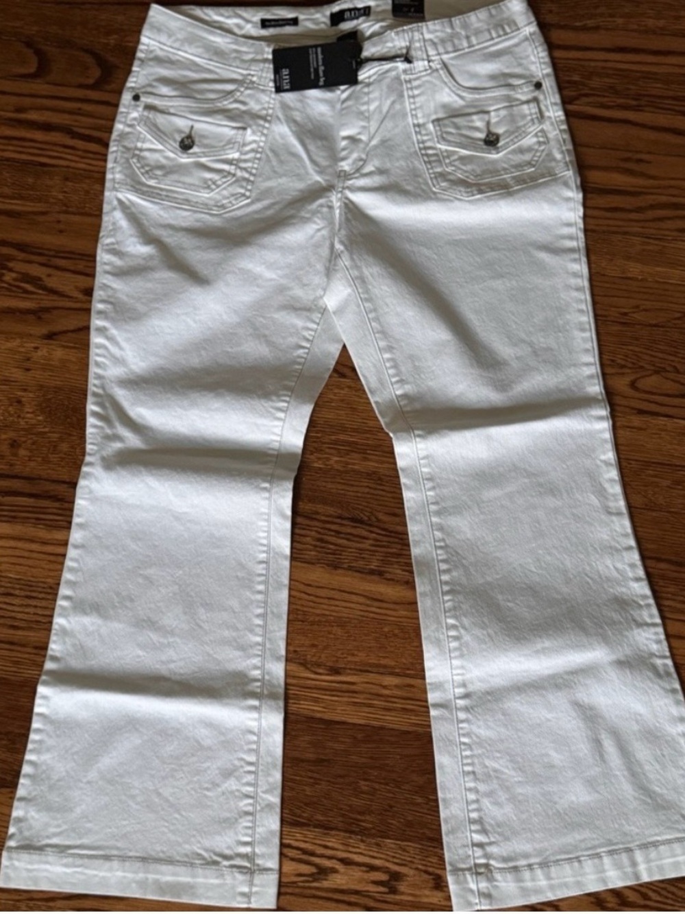 a.n.a White Women’s Flare Jeans